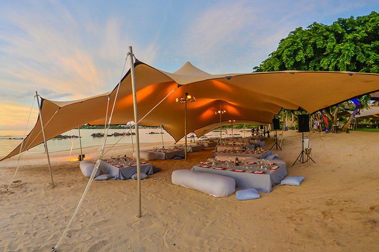 Nomadik Stretch Tent buy or rent for occasions on the beach